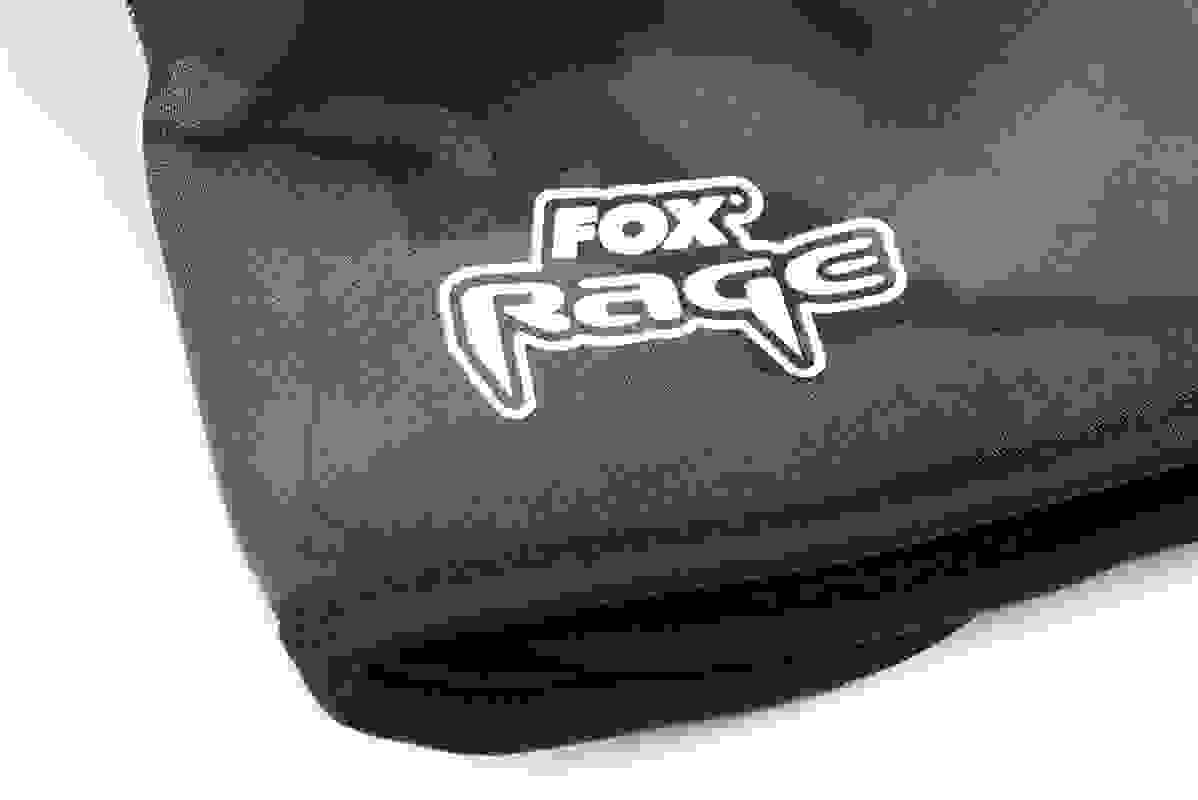 rage_gloves_logo_detailjpg
