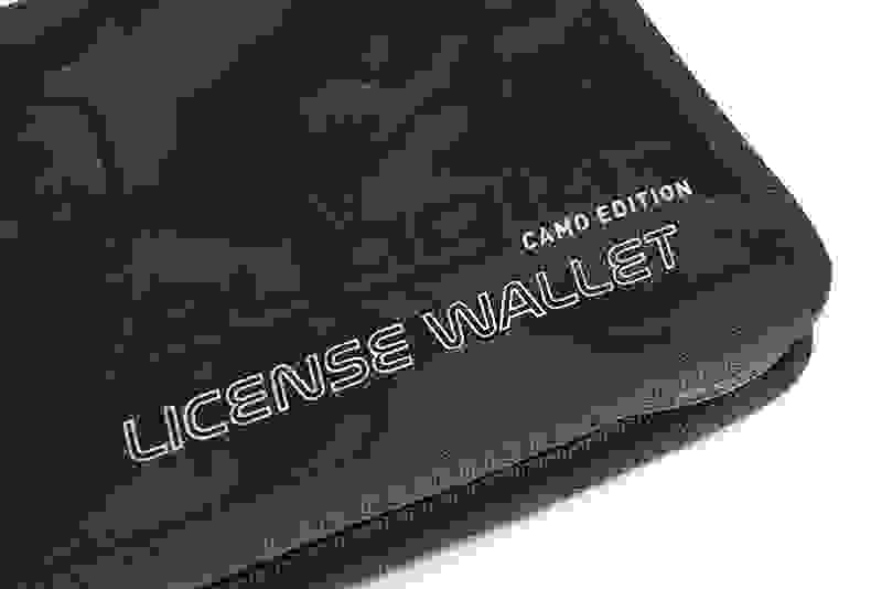 nlu097_rage_voyager_camo_license_wallet_logo_detailjpg